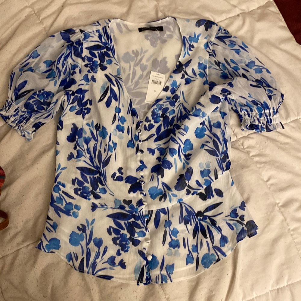 Banana republic blue white floral print blouse button up